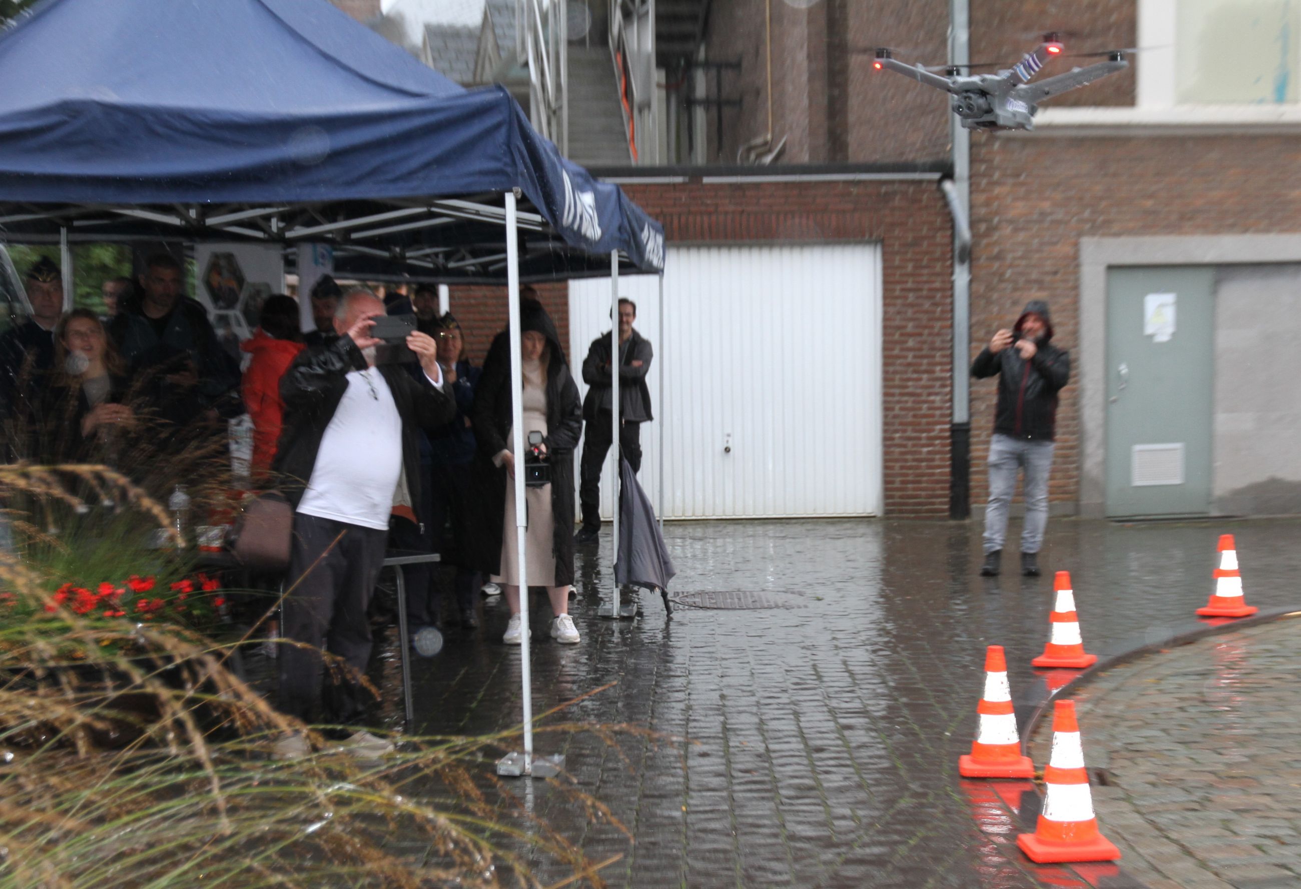 De politie ziet u vanuit de lucht